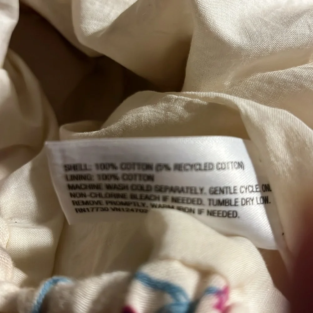 New! Size Medium crop shirt - Picture 3 of 3